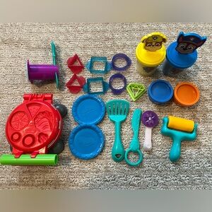 Play-Doh Burger Barbecue Grill Play Dough Set with extras